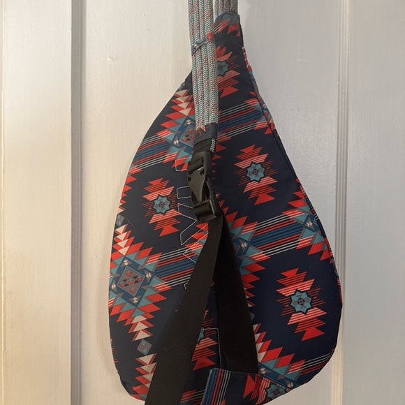 KAVU Rope Sling Bag - Southwestern Aztec Pattern Multi Color Large - Picture 4 of 4